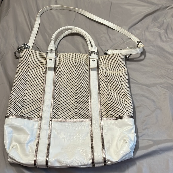 Simply Vera crossbody bag with handles. Pristine inside. - Picture 2 of 5